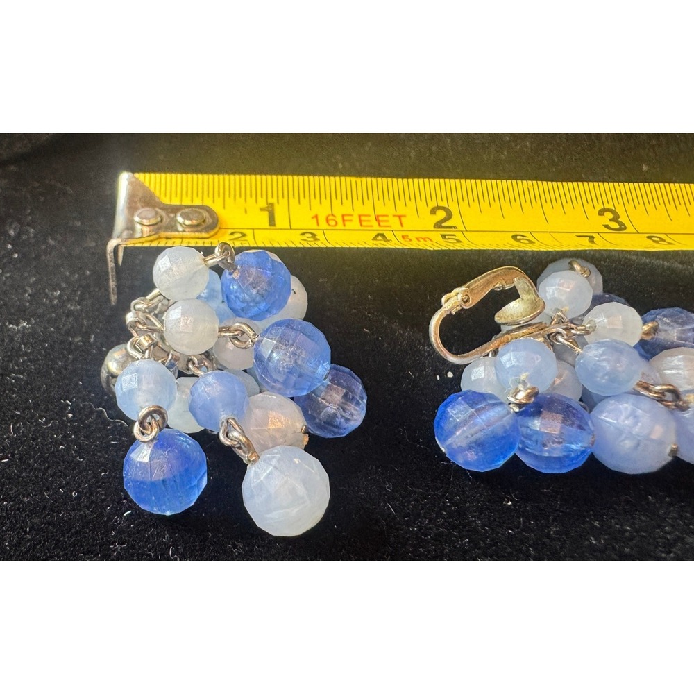 Vintage Blue White Faceted Bead Cluster Clip On Earrings Grape Dangle Retro
